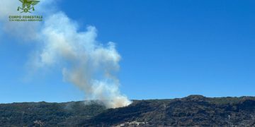 Fiamme a San Teodoro e Giave: in azione elicotteri e canadair