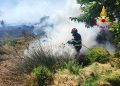 Fiamme a Siniscola, in azione i mezzi aerei