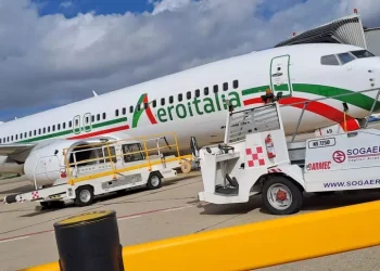 Momenti di paura sul volo Cagliari Roma per uno pneumatico forato