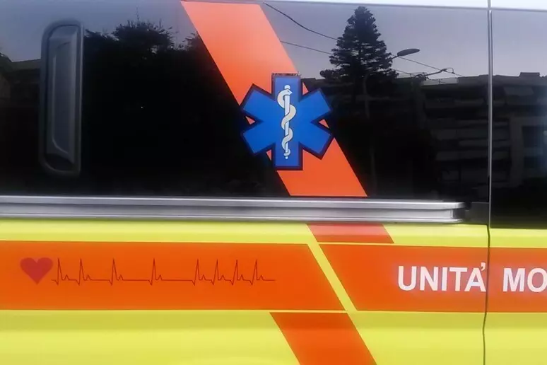 Con l’auto contro un muro, muore un 40enne in Gallura