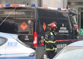 Allarme bomba nel Milanese, sei centri commerciali evacuati
