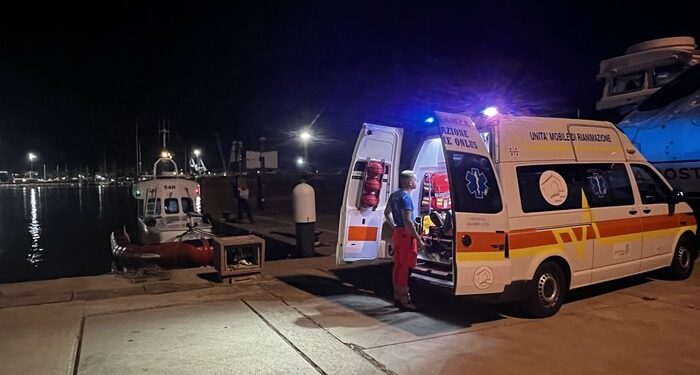 Malore su traghetto, passeggero francese soccorso al largo della Sardegna