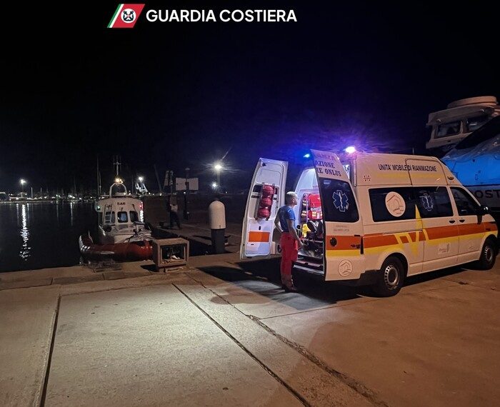 Malore su traghetto, passeggero francese soccorso al largo della Sardegna