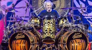 È morto Frank Beard, lo storico batterista degli ZZ Top: aveva 77 anni