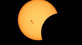 Eclissi solare oggi 12 agosto: le 5 fasi, a che ora, come e dove osservarla, cosa sapere