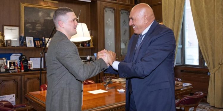 Buffonate alla Difesa, l’ex ministro del regime ucraino ora lavora per l’Italia