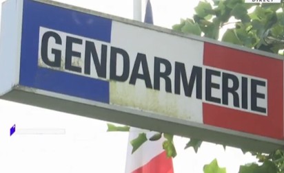 Un ex alto funzionario pubblico francese è accusato di aver drogato 250 donne per farle urinare addosso davanti a lui