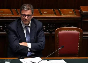 Giorgetti firma decreto sulle accise mobili, sconto sul gasolio solo fino al 26 agosto