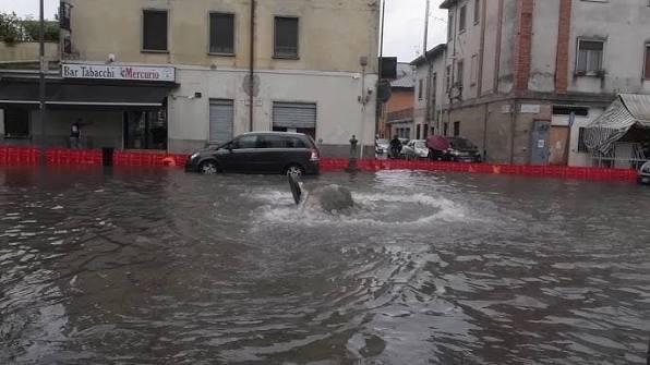 Maltempo, Milano blindata per la tempesta in arrivo: parchi chiusi e allerta arancione
