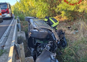Posada, escono di strada con l’auto: tre feriti gravi