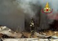In fiamme capannone a Silí, intervento dei Vigili del fuoco