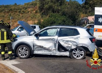 Porto Rotondo, auto esce di strada:5 feriti