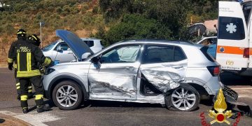 Porto Rotondo, auto esce di strada:5 feriti