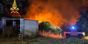 Paura nella notte a Nughedu Santa Vittoria: fiamme vicine all’ abitato