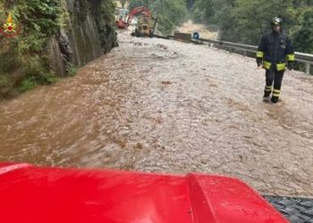 Piogge, frane e allagamenti, Lombardia verso lo Stato di Emergenza: 400 evacuati. Valcamonica in tilt e comuni isolati in Val Seriana