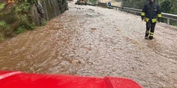 Piogge, frane e allagamenti, Lombardia verso lo Stato di Emergenza: 400 evacuati. Valcamonica in tilt e comuni isolati in Val Seriana
