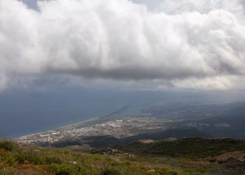 Maltempo, arriva la tempesta: nubifragi e raffiche oltre i 100 km/h. Sardegna e Corsica colpite dai temporali