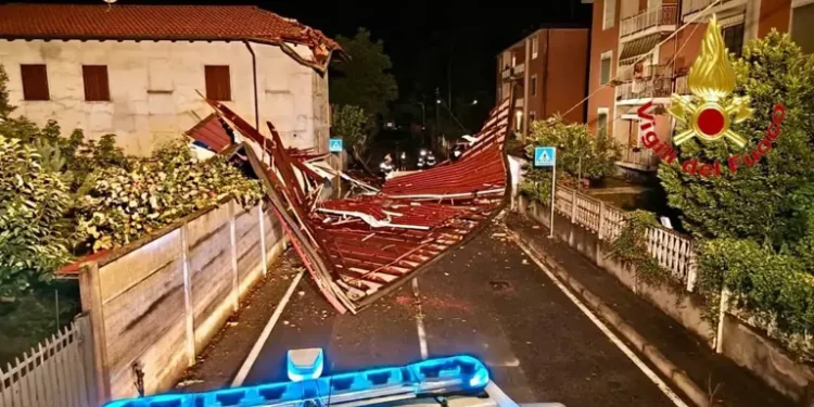 Maltempo in Lombardia, oltre 190 interventi dei Vigili del Fuoco in poche ore: la provincia di Varese la più colpita