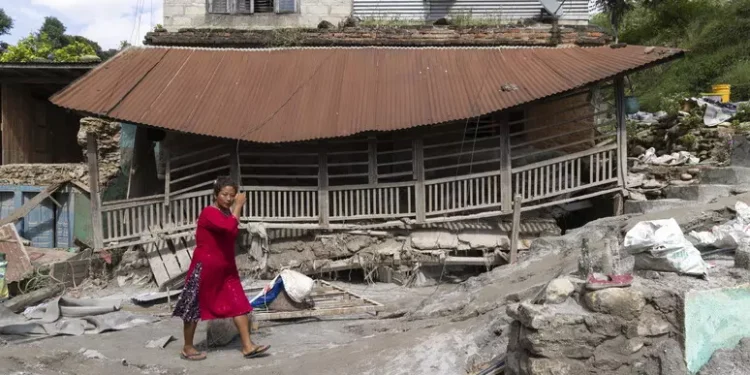 Nepal, 903 morti e 4.200 dispersi dopo le inondazioni