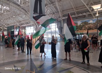 Flash mob ProPal in aeroporto a Cagliari contro i voli da Israele