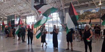 Flash mob ProPal in aeroporto a Cagliari contro i voli da Israele