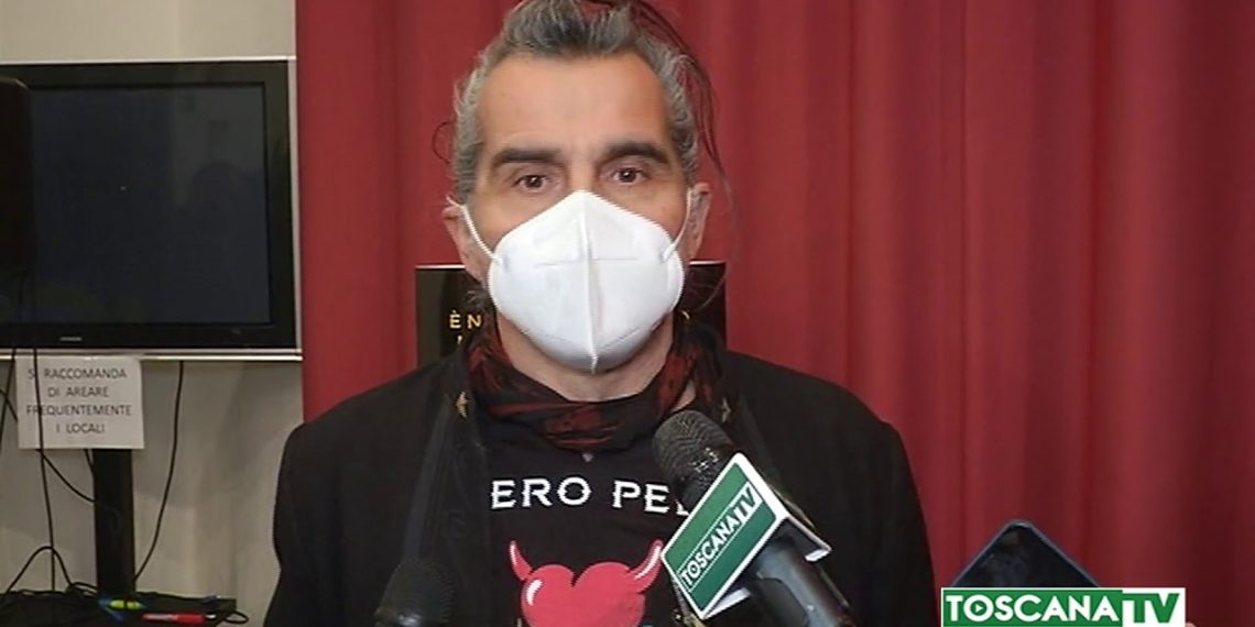 Siero Peluche incanta con la musica ma rattrista con la propaganda