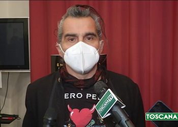 Siero Peluche incanta con la musica ma rattrista con la propaganda