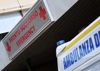 Spara all’arrestato in fuga dal pronto soccorso: agente indagato per tentato omicidio