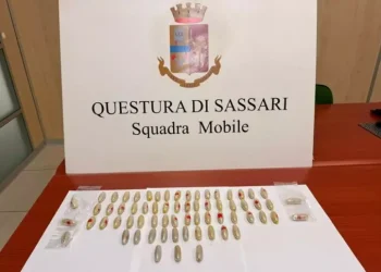 A Porto Torres con 66 ovuli di eroina, arrestata dopo lo sbarco