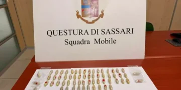 A Porto Torres con 66 ovuli di eroina, arrestata dopo lo sbarco