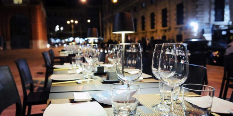 Ferragosto al ristorante, spesa di oltre un miliardo: i dati Fipe-Confcommercio