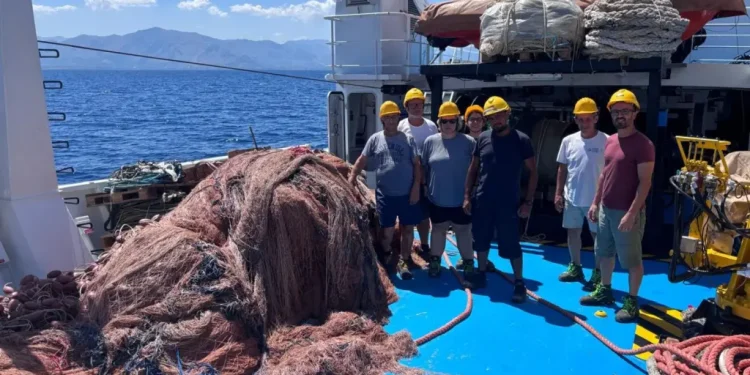 Recuperata una “rete fantasma” di 4 tonnellate nelle acque del Tirreno Meridionale