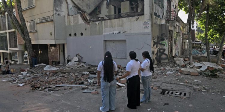 Violentissimo terremoto di magnitudo 7.4 in Colombia: crolli e morti