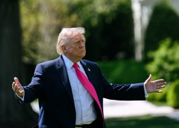 Gli Usa attaccano l’Iran e colpiscono Larak, l’Iran in Giordania ed Emirati: s’è riaccesa la guerra nello Stretto