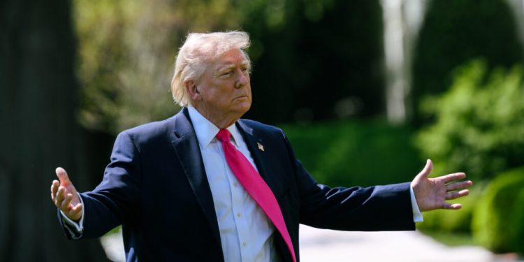 Gli Usa attaccano l’Iran e colpiscono Larak, l’Iran in Giordania ed Emirati: s’è riaccesa la guerra nello Stretto