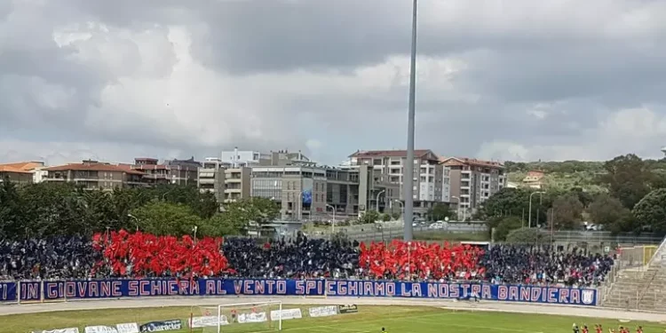 Giornalista muore per un malore davanti allo stadio di Sassari