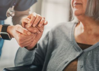 Politiche Sociali, la Regione approva la prima programmazione delle strutture integrate