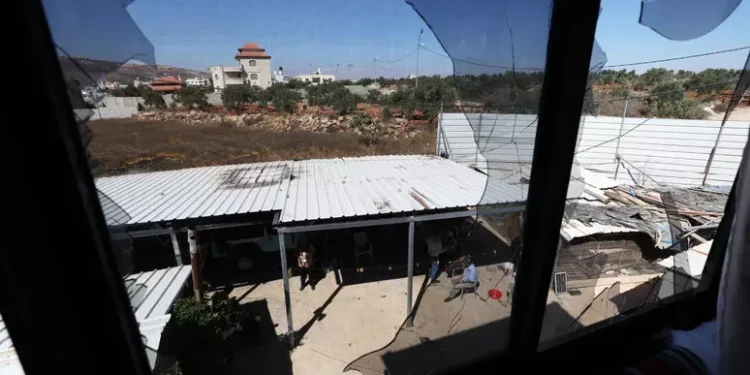 Famiglia palestinese attaccata dai coloni israeliani a Jalud, ‘hanno incendiato la nostra casa’