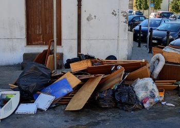 Sassari, abbandono di rifiuti: la polizia locale individua i responsabili grazie alle telecamere