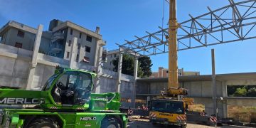 Sassari, Palasport di via Kennedy: iniziata l’installazione delle capriate di copertura in acciaio