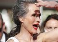 Capelli bianchi, la transizione spiegata bene e i consigli utili per non tingere più