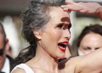 Capelli bianchi, la transizione spiegata bene e i consigli utili per non tingere più