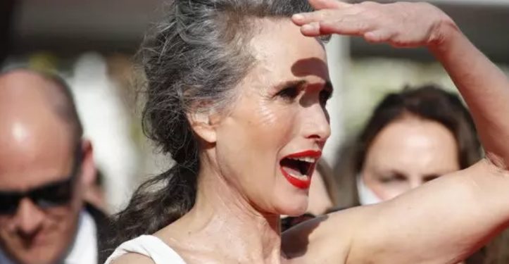 Capelli bianchi, la transizione spiegata bene e i consigli utili per non tingere più