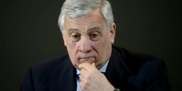 La Russia è ovunque, Putin ci invaderà e condizioneranno le nostre elezioni: se lo dice Tajani come non credergli