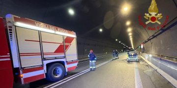 Incendio di un’autovettura nella galleria “Murtineddu” sulla SS 125 Var
