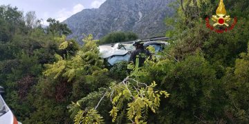 Grave incidente sulla SS 131: uomo in codice rosso