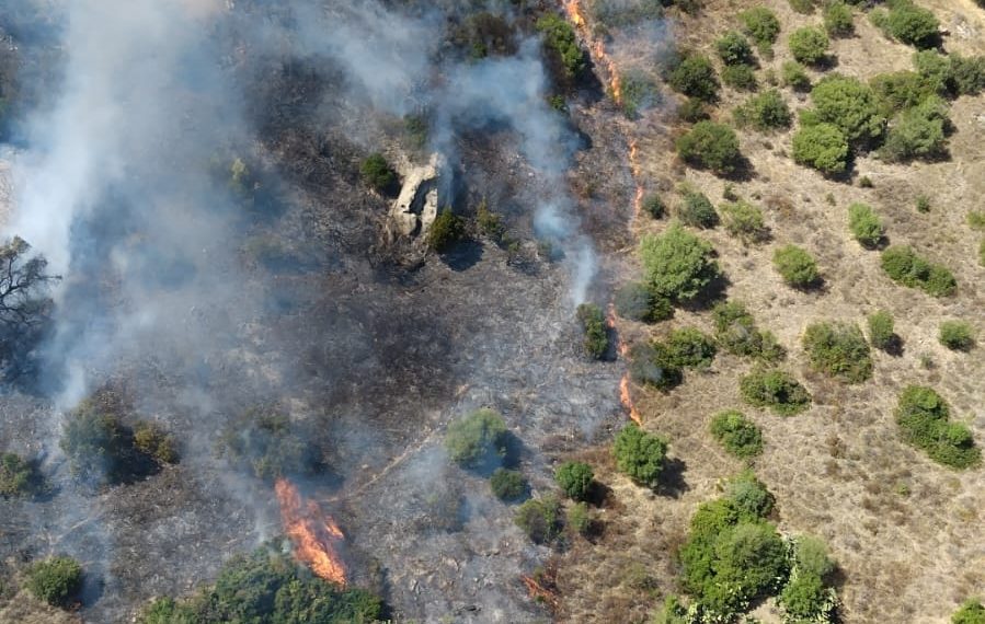 Vasto incendio a Castiadas, due elicotteri sul posto