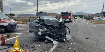 Paura a Olbia, scontro tra auto e furgone: tre feriti gravi