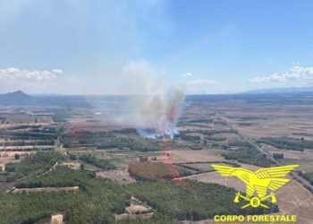 Fiamme a Pabillonis, in azione l’elicottero della Forestale