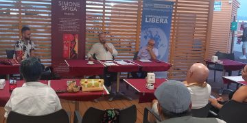 Un salotto letterario di alto livello sul mare: la presentazione del libro “La Spiga nell’Occhio” al Golden Beach